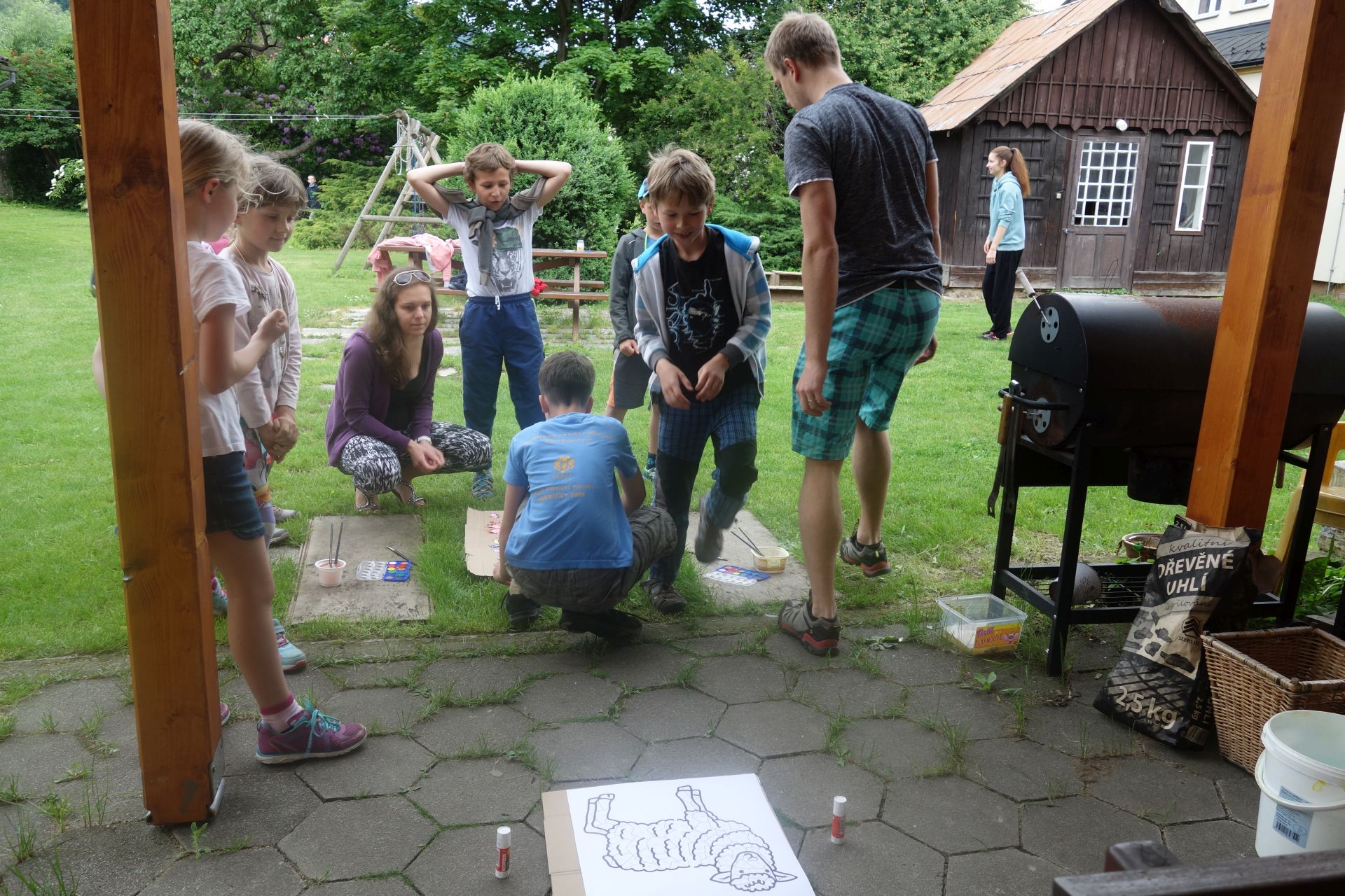 Zahranin studenti seznamovali ky zkladn koly se svmi zemmi. esk Ves - Projekt mezinrodn studentsk organizace AIESEC DO ESK VSI PIJEL EDISON - Jesenick tdenk